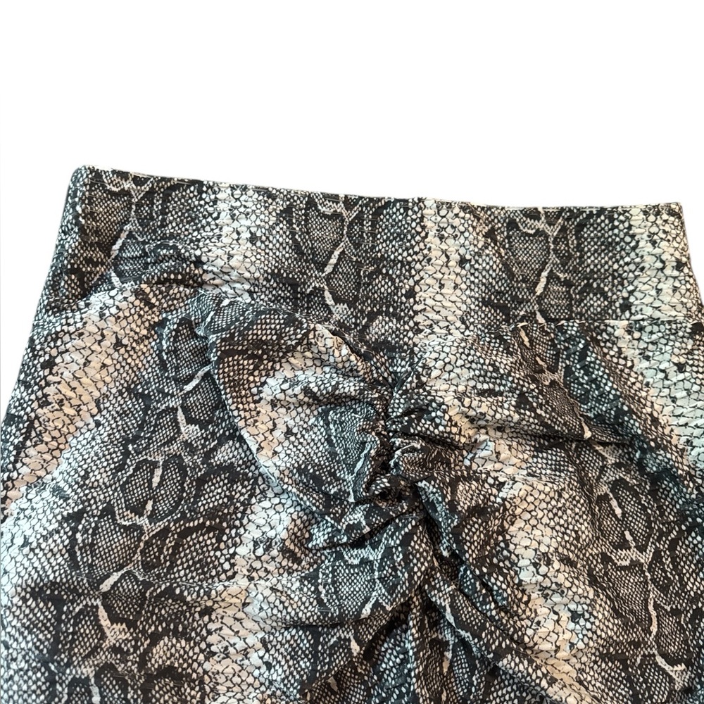 Boutique Women’s 3xl Snake Print Leggings - Grey & White Festival Pants Workout - Picture 5 of 5